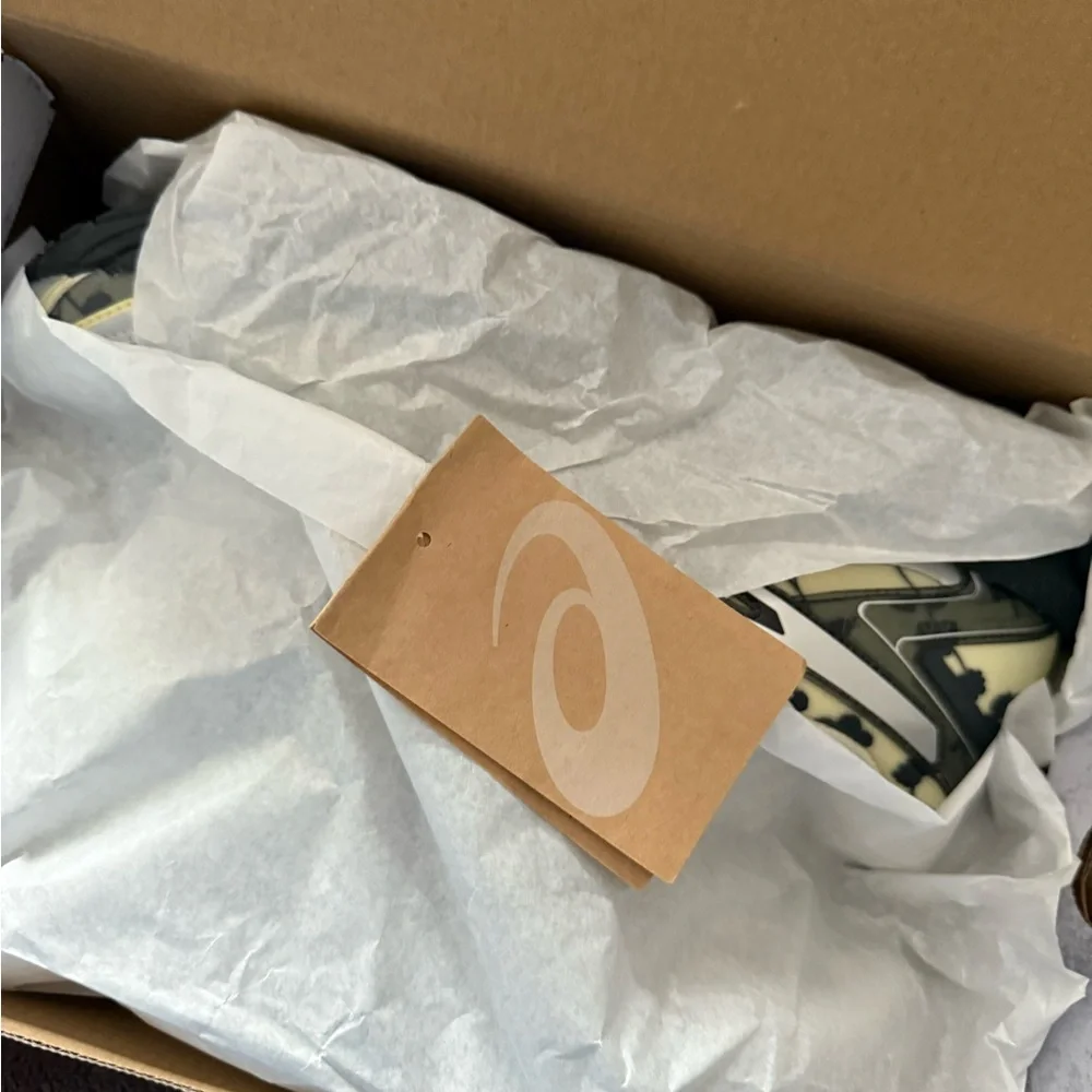 ASICS Floral Pattern Running Sneakers in Cream & Black - Picture 11 of 11